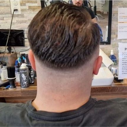 Nachher: Hinterkopf vor und nach einem Taper Fade